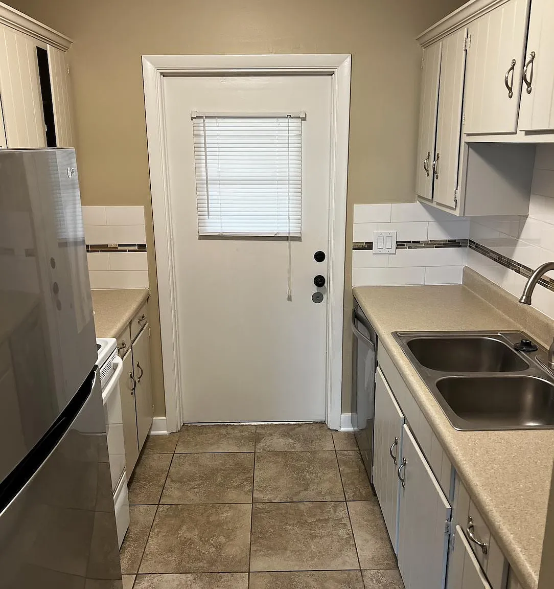 1 bed, 730 sqft, $1,300 — Photo 3