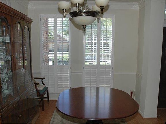 3rd image of 2415 Great Oaks Dr