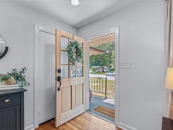 4th image of 105 Gum Grove Dr