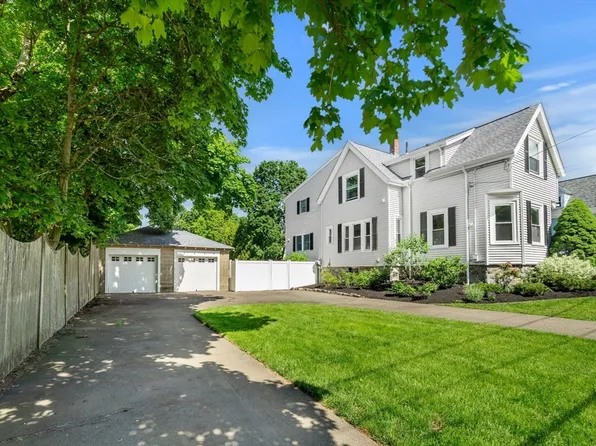 2 Swains Pond Ave, Melrose, MA 02176