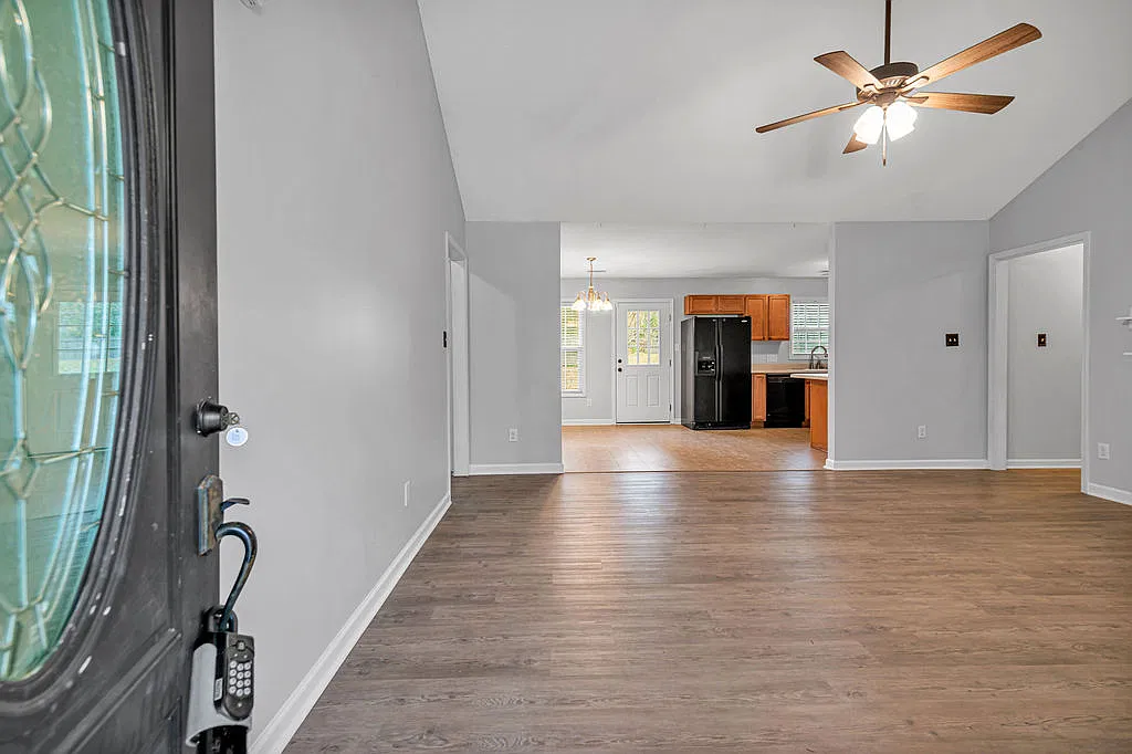 104 Elbert Way - 1 — Photo 3