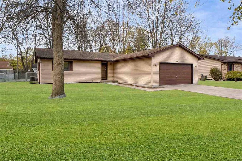 400 Heathermoor Dr photo 1