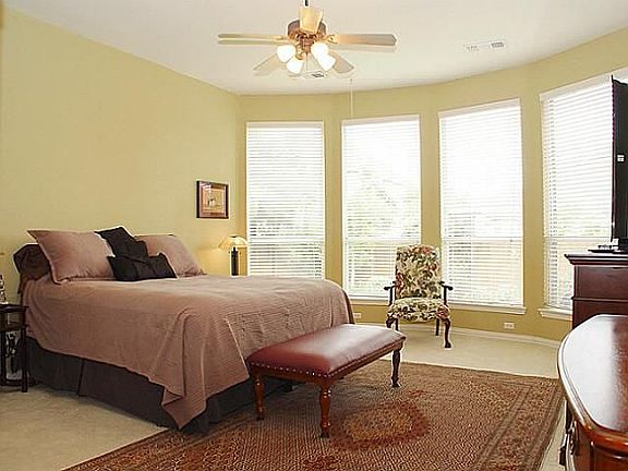 3rd image of 920 Willowgate Dr