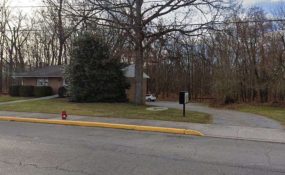 2nd image of 401 Abbottstown St