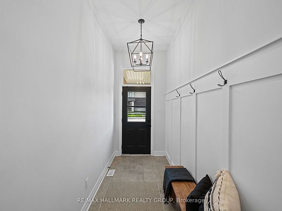 4th image of 917 Atrium Rdg