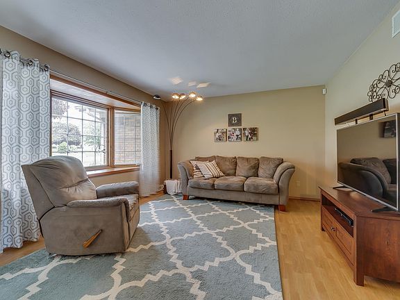 5th image of 23040 Acacia Pl