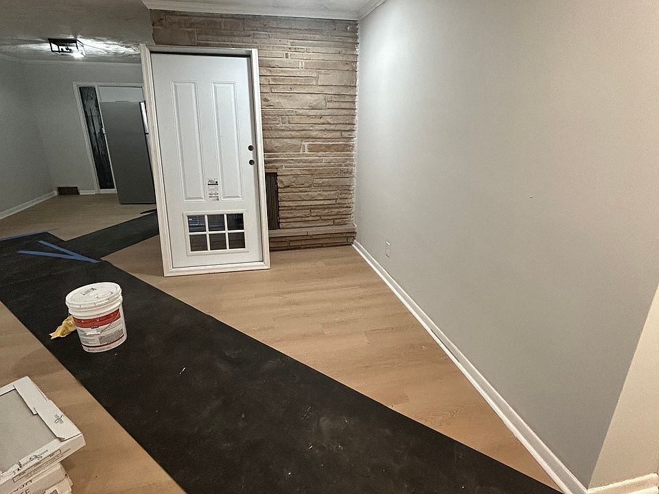 2nd image of 7832 Campbell St