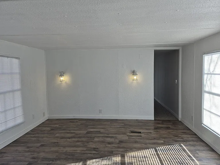209 S Avenue B #11 — Photo 4