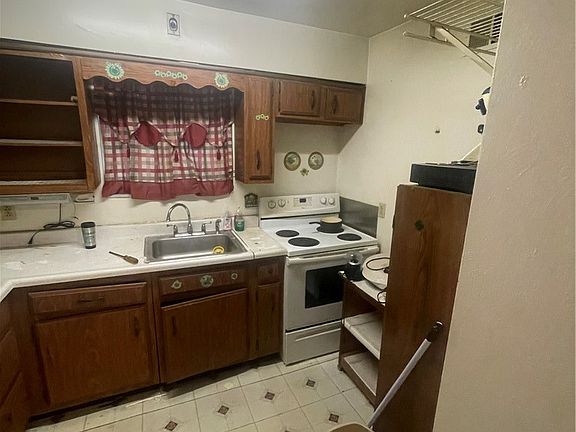 5th image of 1515 Manhattan St