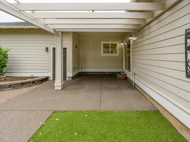 1631 NW Hickory Pl — Photo 21