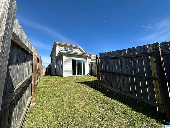 5th image of 2202 Village Ln