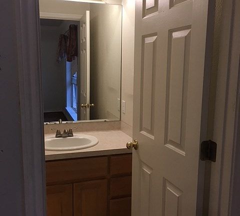 5th image of 5 Woodhollow Way