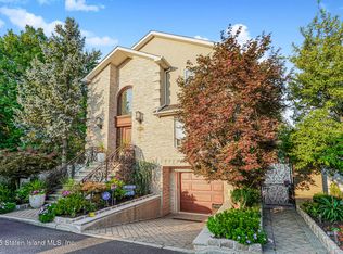 31 Dell Ct, Staten Island, NY 10307
