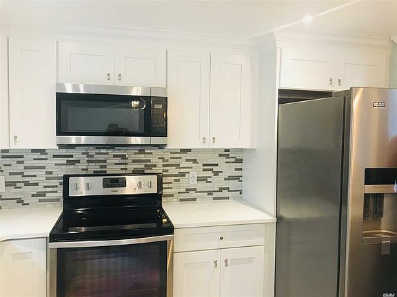 4th image of 81 Alcolade Dr E