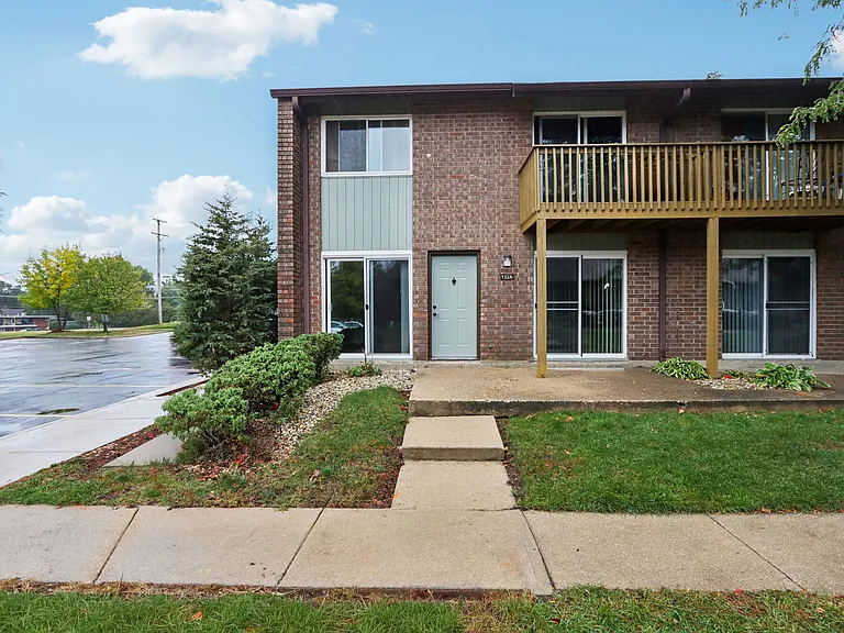 Crystal Lake Apartments — Photo 13