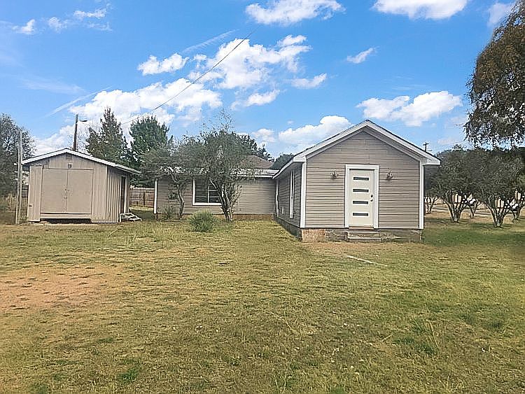 1st image of 202 Oakwood Dr
