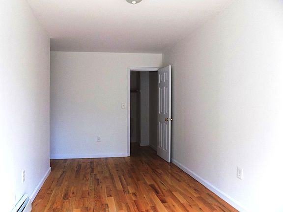 3rd image of 978 Dekalb Ave APT 1B