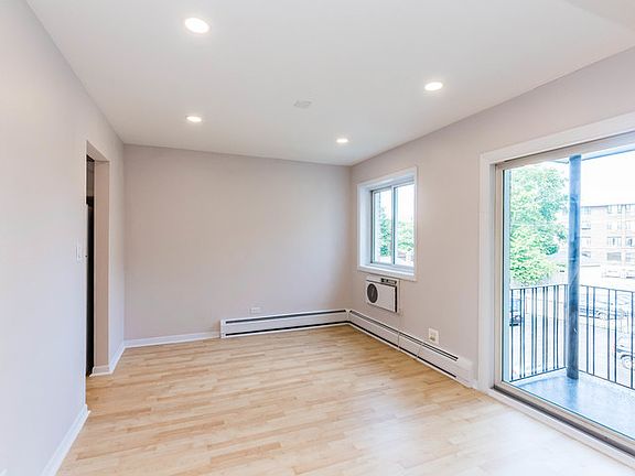 3rd image of 1340 W Touhy Ave #301