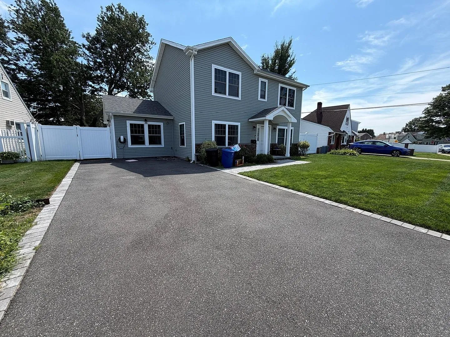 Spacious 4BR House in Levittown — Photo 4