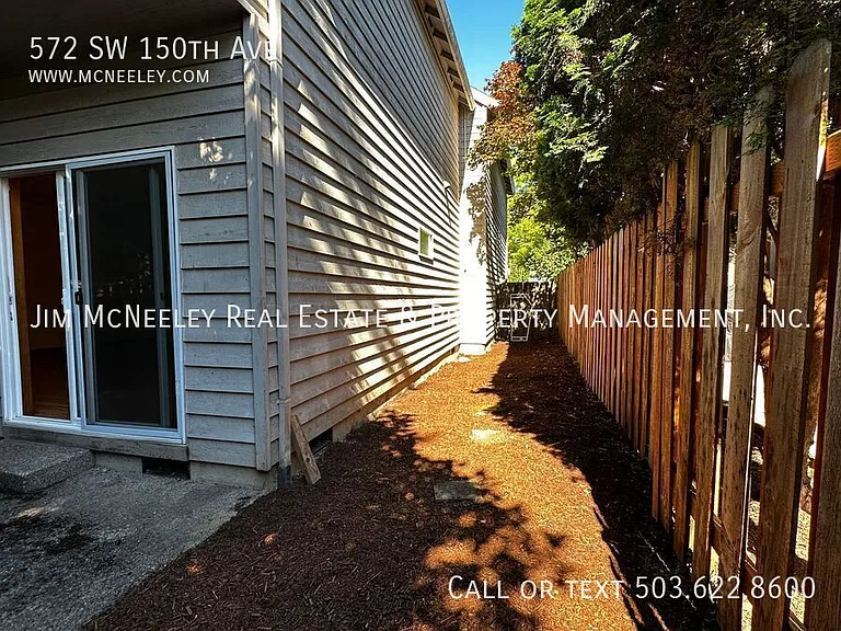 572 SW 150th Ave — Photo 36
