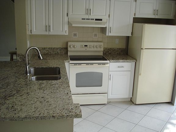 4th image of 2543 NE 15th St