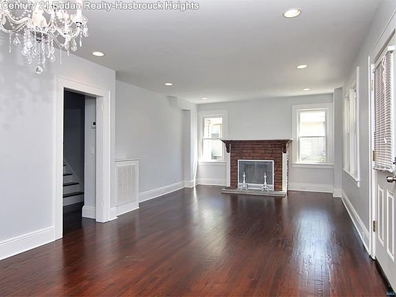 4th image of 218 E Park St