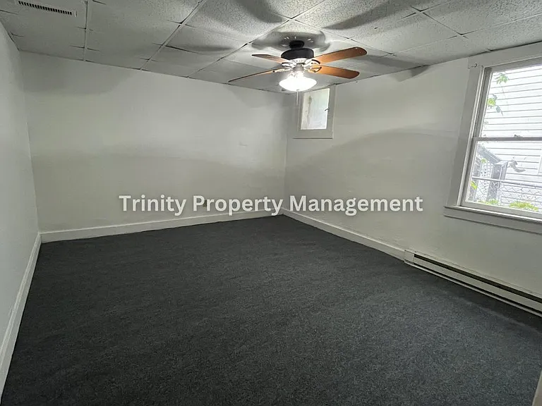 460 Lee Ave — Photo 6