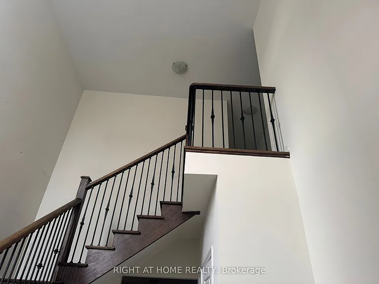 14 Eastman Dr — Photo 3