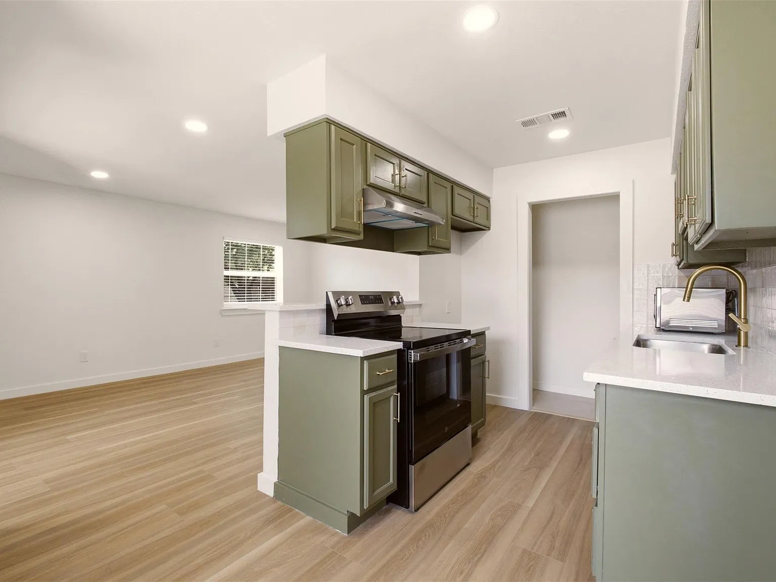 2 bed, $1,399 — Photo 2