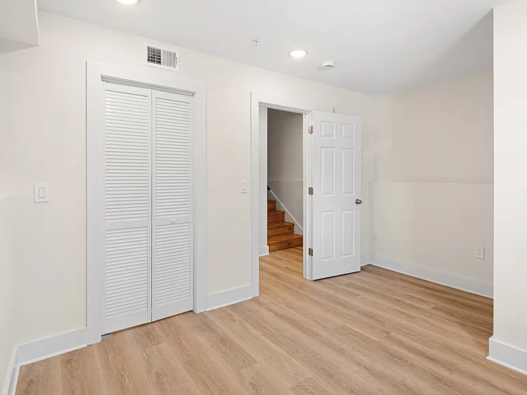 5217 1/2 Warren St #1 — Photo 8