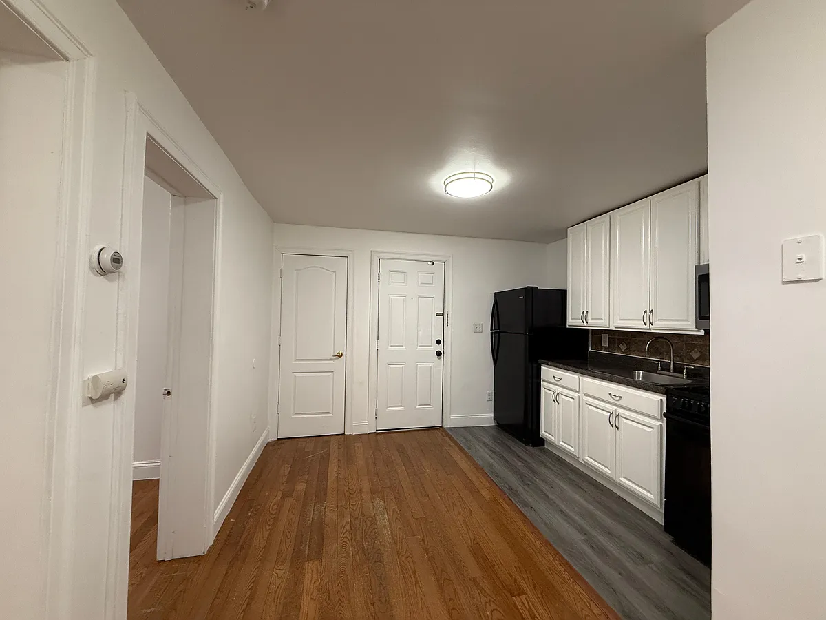 Building Photo - 25-27 E 17th St #3E
