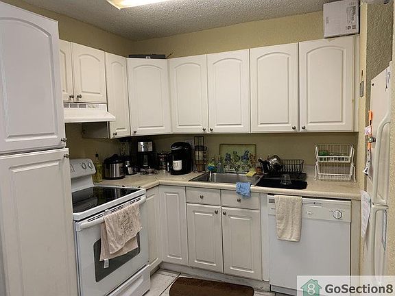 3rd image of 8601 NW 35th St APT 8