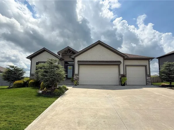 27821 E 133rd St, Lake Lotawana, MO 64086