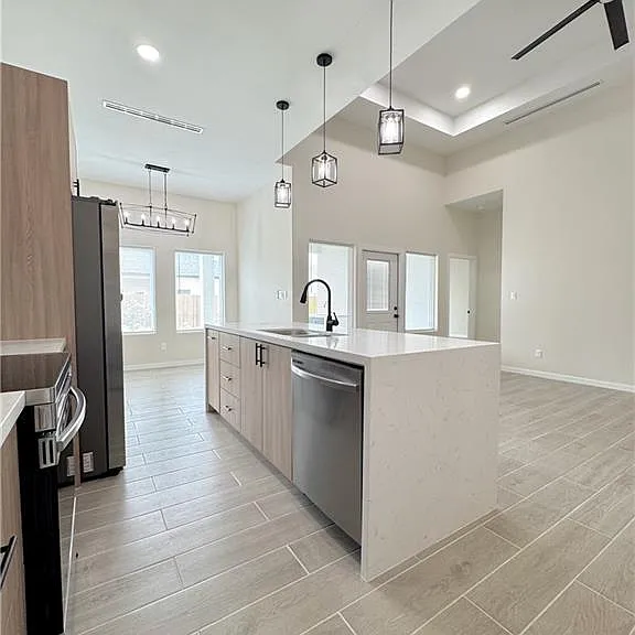 1001 Durango St — Photo 13