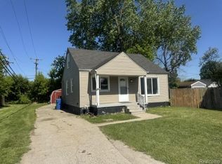 26648 Schoenherr Rd, Warren, MI 48089