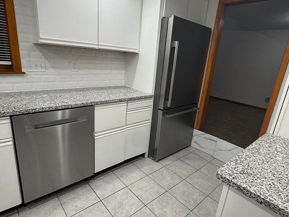 1st image of 42 Parkington Cir