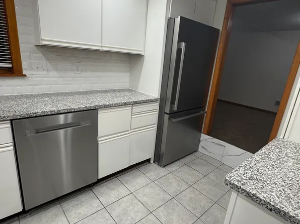 42 Parkington Cir, East Syracuse, NY 13057