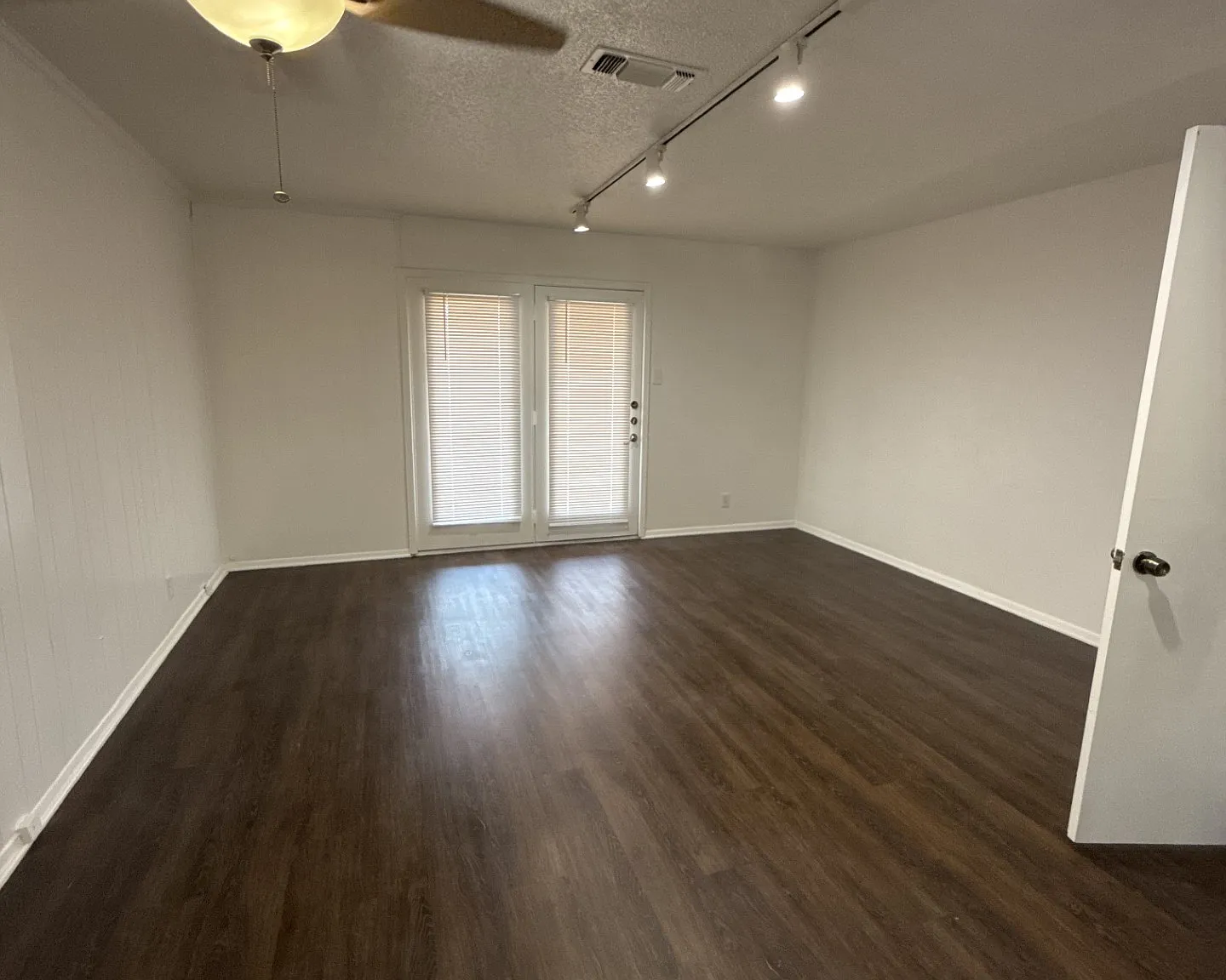 Wilshire Village Apartments 212 — Photo 1