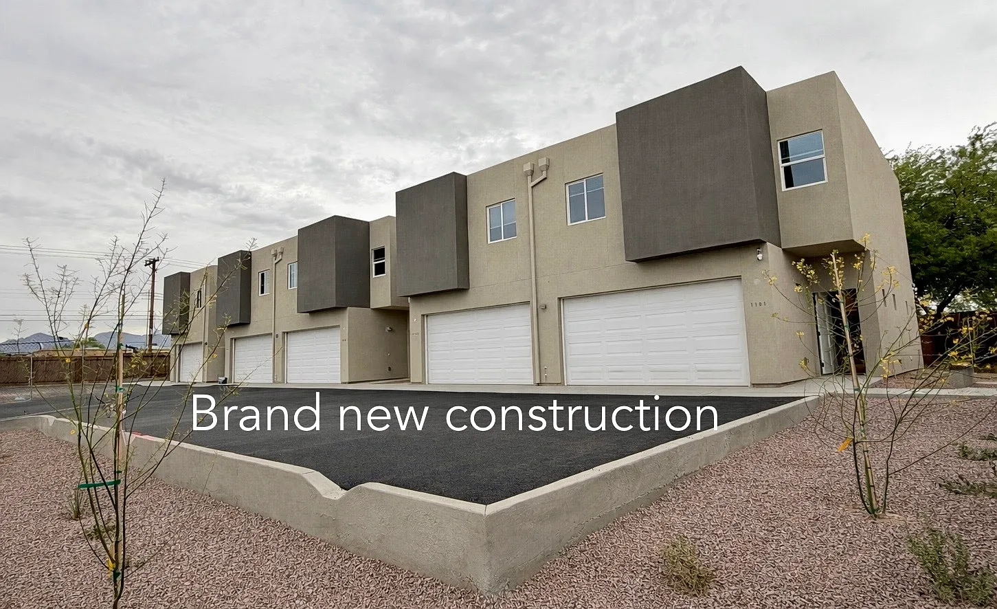 701 E Elm St — Photo 1