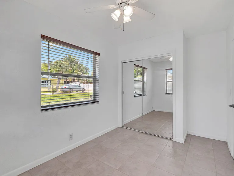 710 SE 4th Ave — Photo 12