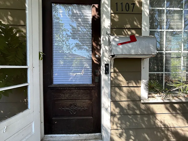 1107 S 4th Ave — Photo 2