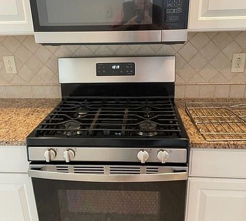 5th image of 1002 Larson Dr #1002