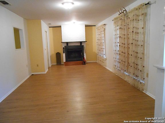 3rd image of 7518 Leading Oaks St