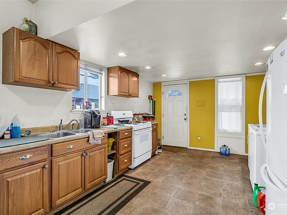 4th image of 702 4th Street NW