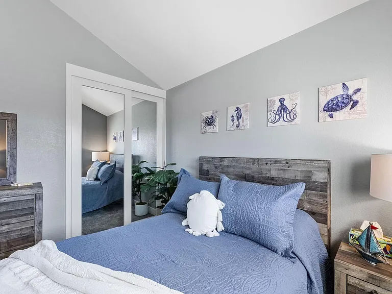6 Kingston Ct E — Photo 32