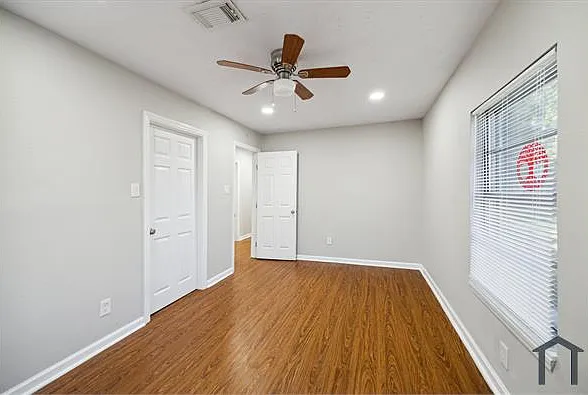209 Stewart St — Photo 16