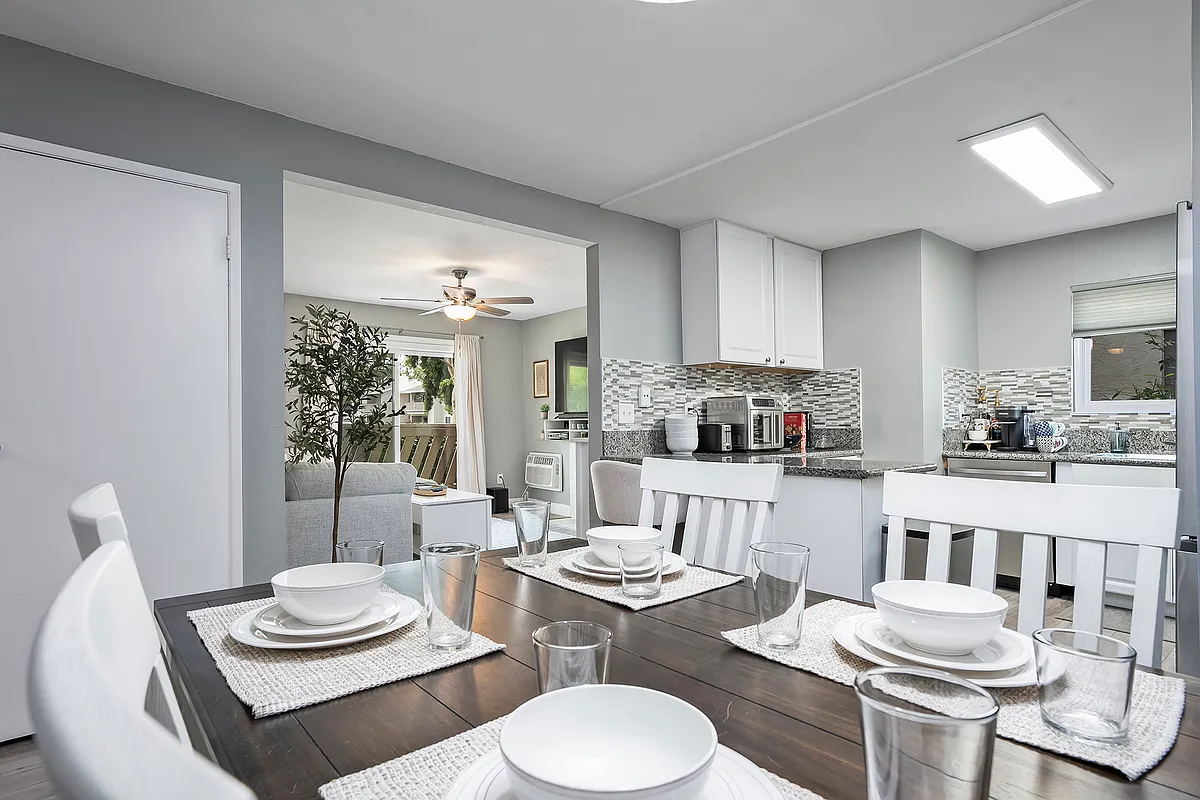 dining room - 520 Sandalwood Pl #7