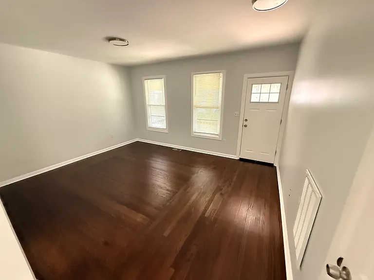548 Winthrop Ave #1R — Photo 5