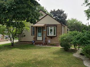 242 N 110th St, Wauwatosa, WI 53226