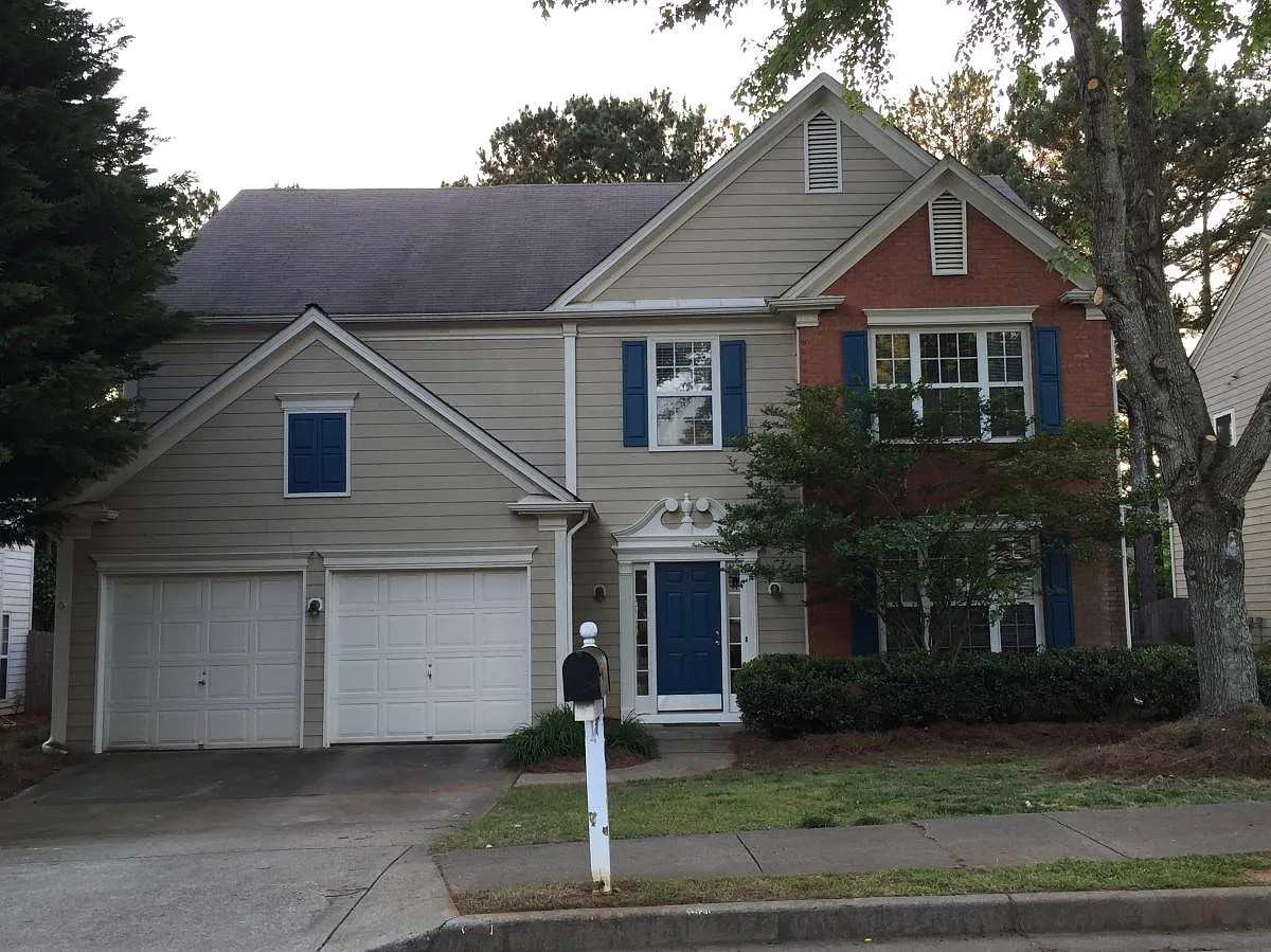 4 bed, 2.5 bath, 2464 sqft, $2,950 — Photo 1
